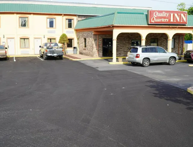 Quality Quarters Inn hotel detail image 1