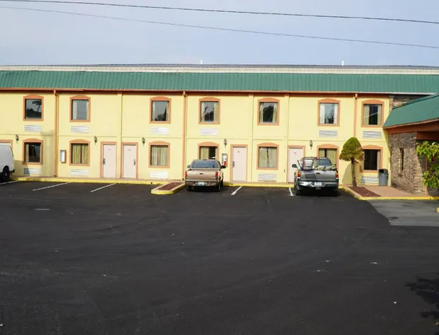 Quality Quarters Inn hotel detail image 2