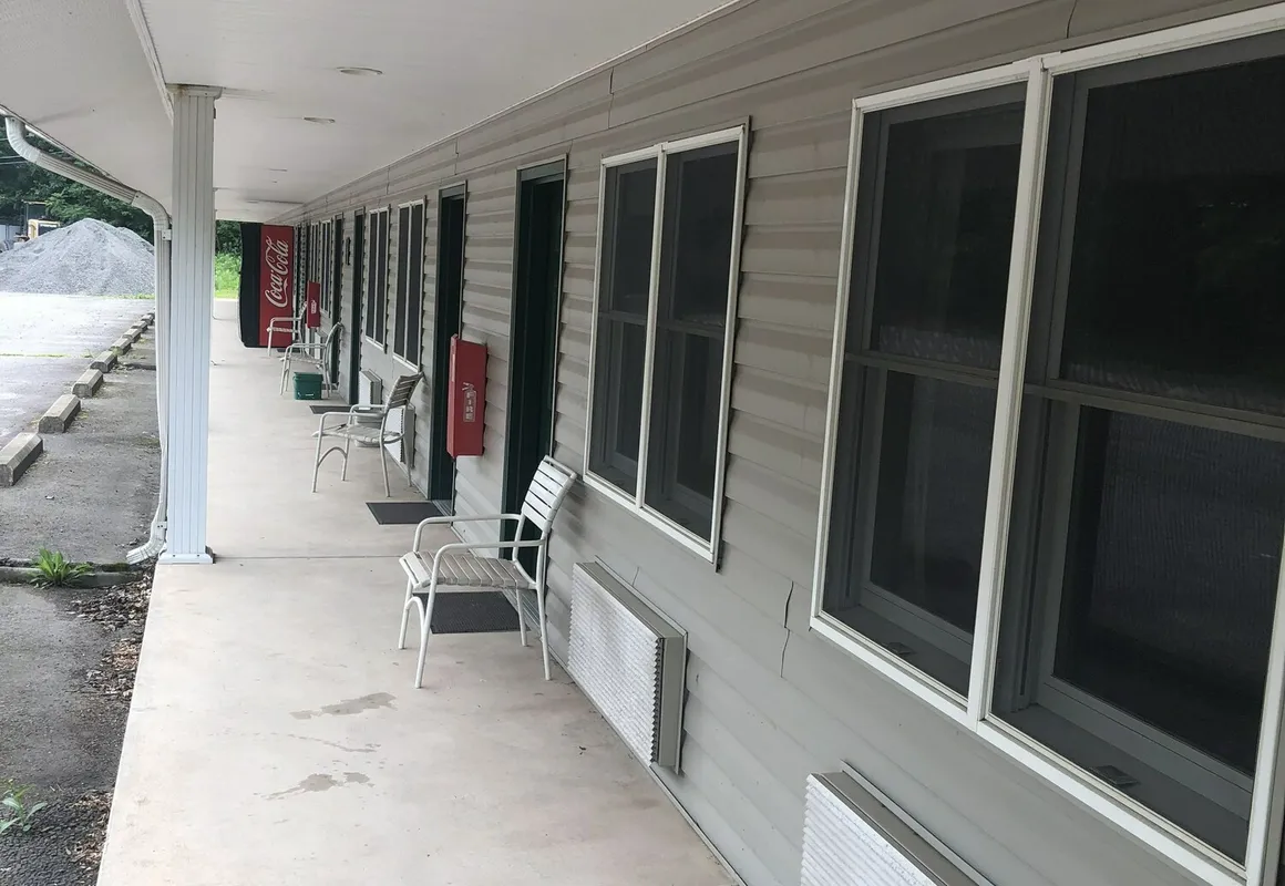 Gravity Inn Motel hotel hero