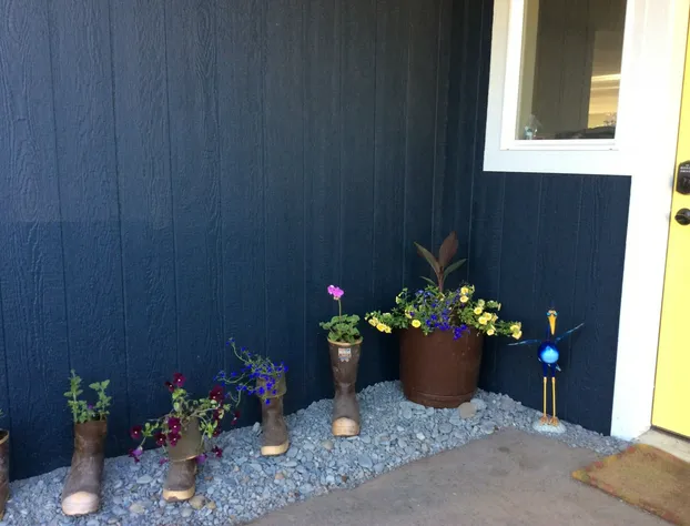 Anglers Roost hotel detail image 2