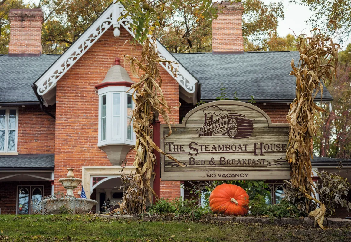 The Steamboat House Bed & Breakfast hotel hero