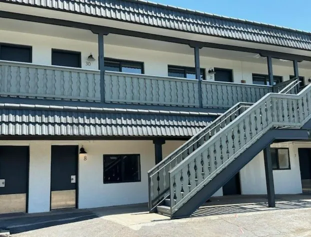 Western Lodge hotel detail image 4