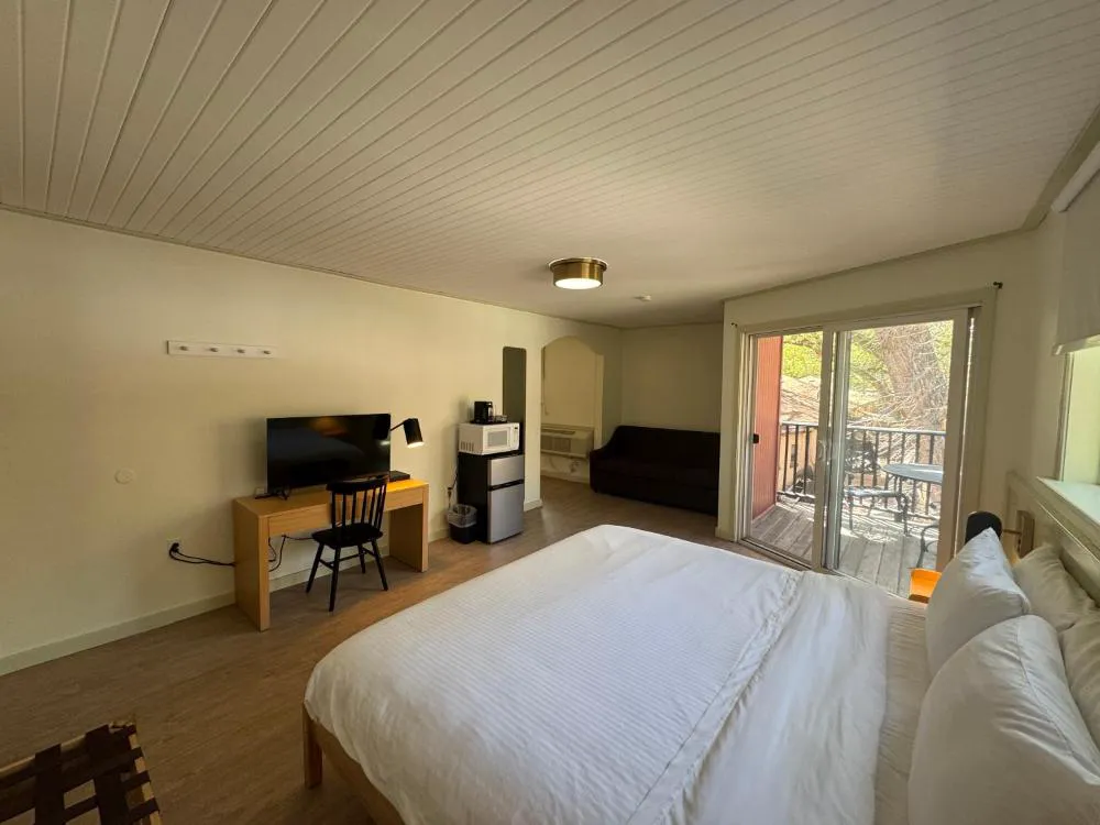 Pikes Peak Inn hotel hero