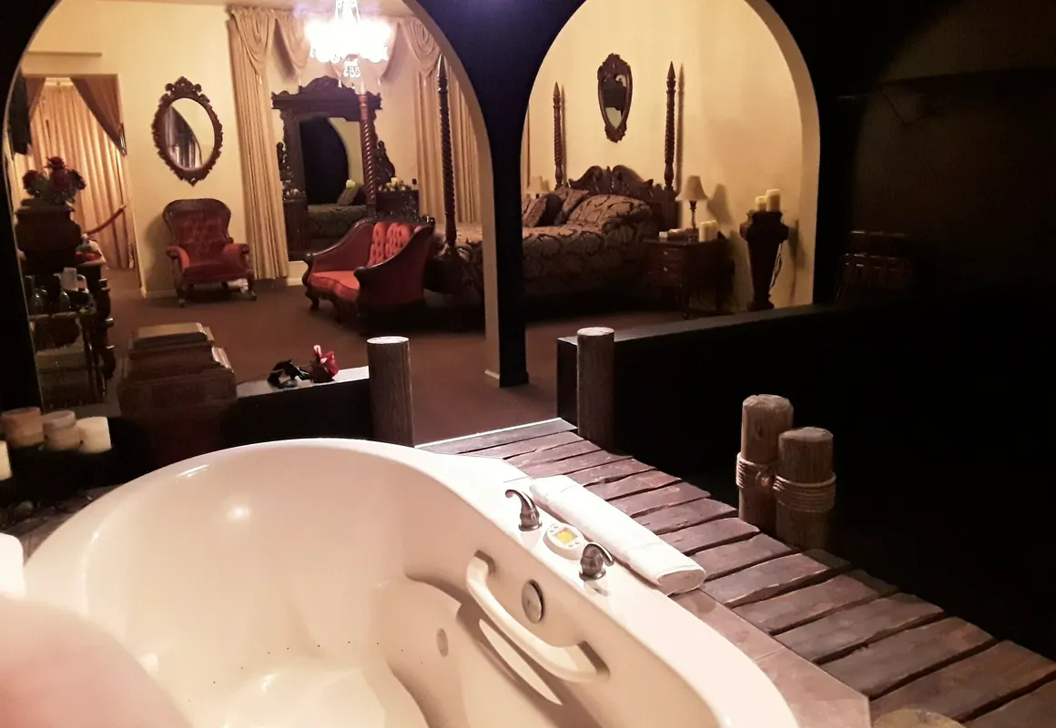 Lions Gate Manor Bed And Breakfast hotel hero