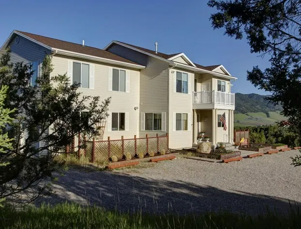 Lions Gate Manor Bed And Breakfast hotel detail image 1