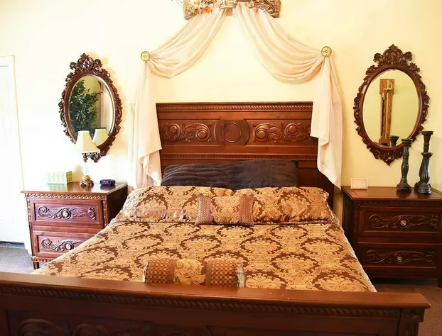 Lions Gate Manor Bed And Breakfast hotel detail image 3