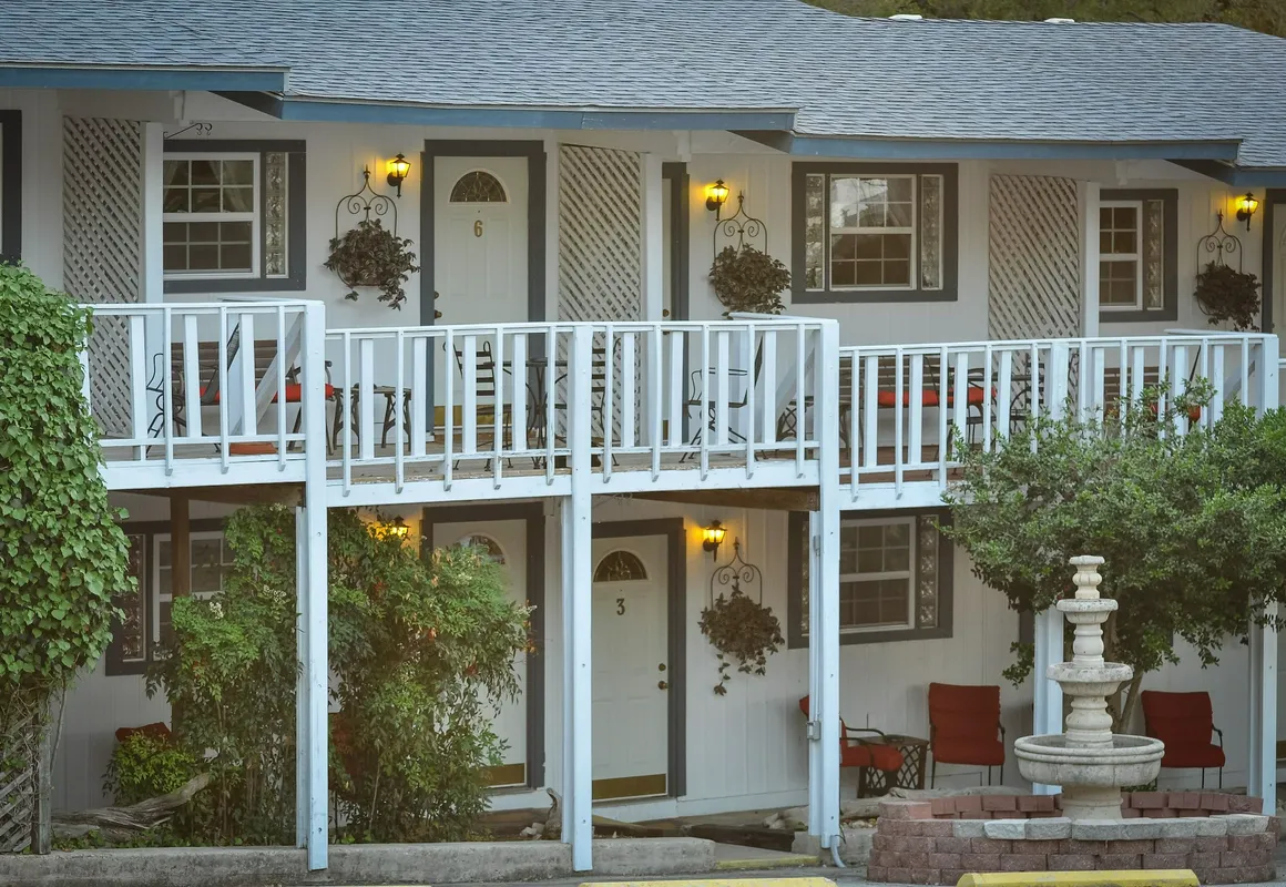 Holiday Lodge on Canyon Lake hotel hero