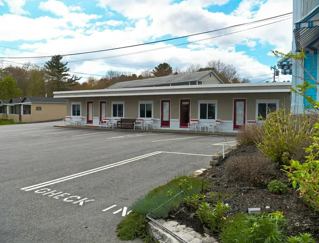 Coast Village Inn & Cottages hotel detail image 1