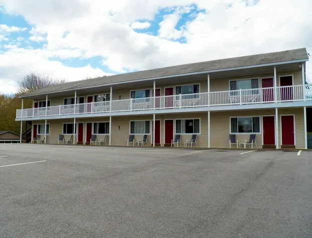 Coast Village Inn & Cottages hotel detail image 4