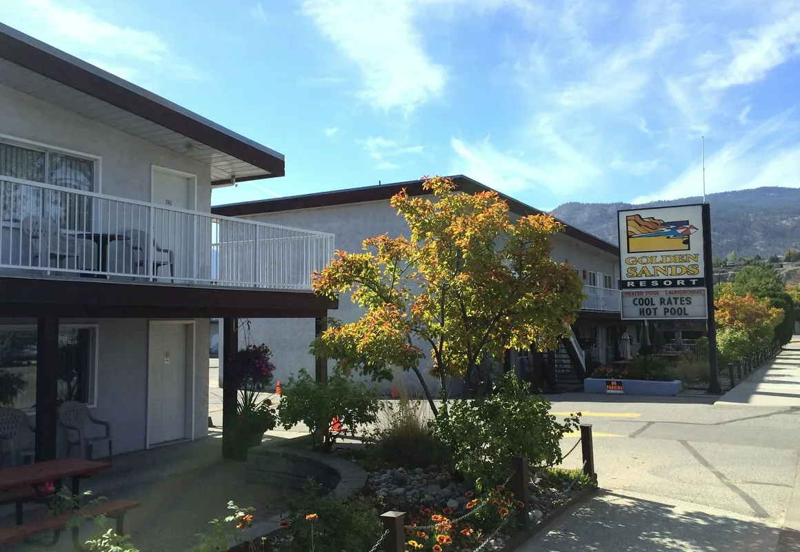 Golden Sands Resort Motel hotel hero