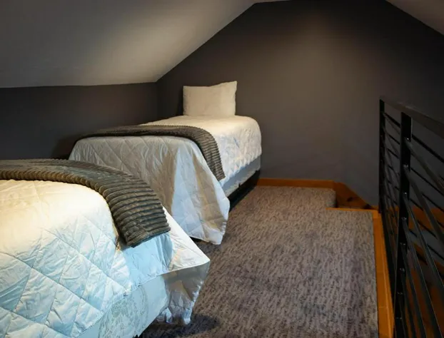 New England Inn & Lodge hotel detail image 1