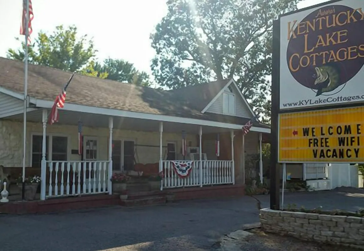 Auroras Kentucky Lake Cottages hotel hero