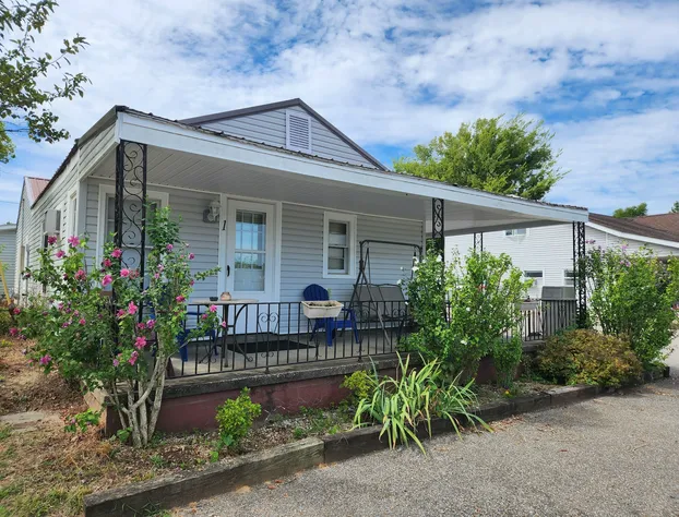 Auroras Kentucky Lake Cottages hotel detail image 1