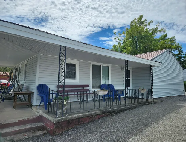 Auroras Kentucky Lake Cottages hotel detail image 2