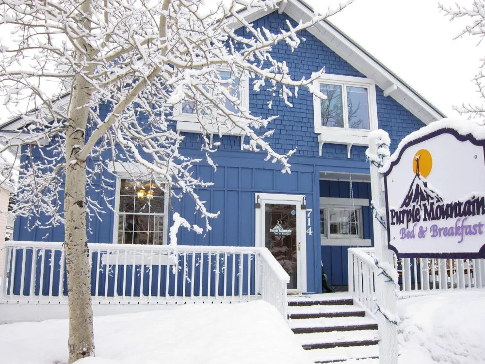 Purple Mountain Bed & Breakfast hotel hero