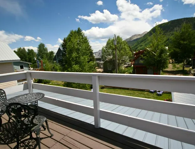 Purple Mountain Bed & Breakfast hotel detail image 2