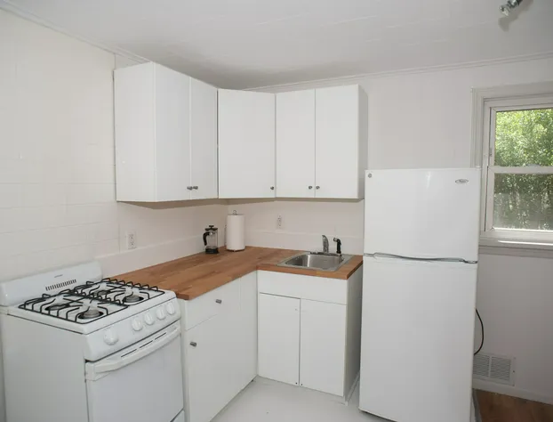 15 Ditch hotel detail image 3