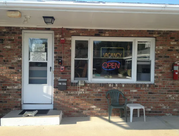 Phil & Anns Sunset Motel hotel detail image 2