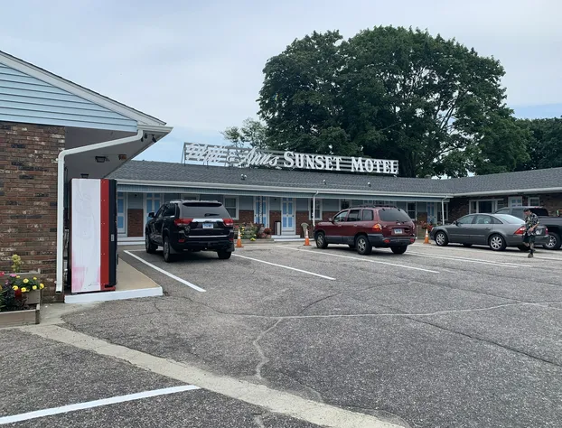 Phil & Anns Sunset Motel hotel detail image 4