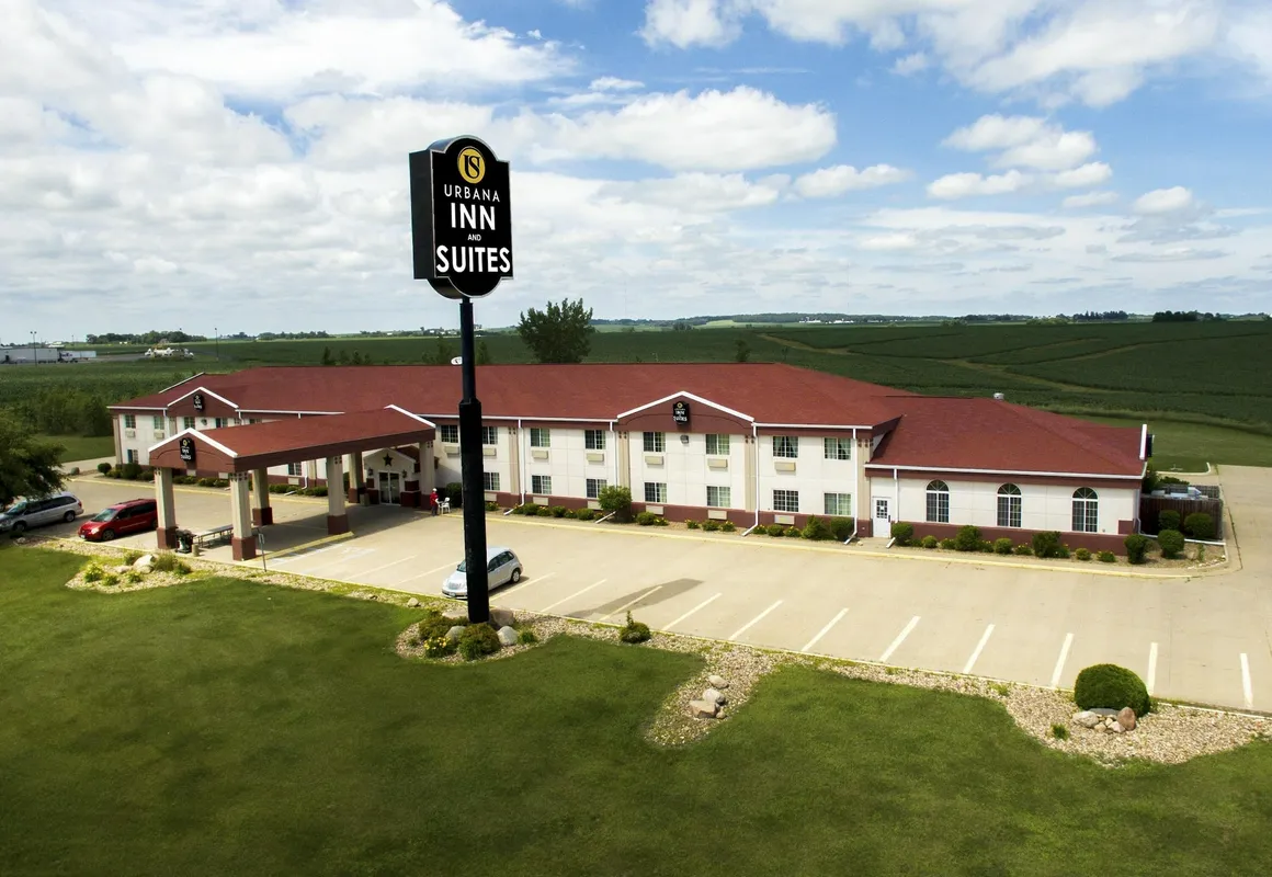 Urbana Inn & Suites hotel hero
