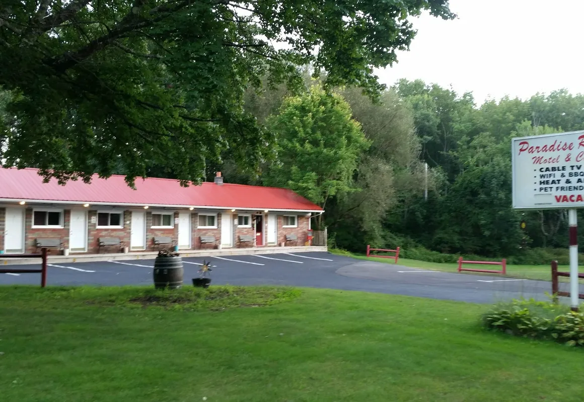 Paradise Resort and Cabins hotel hero