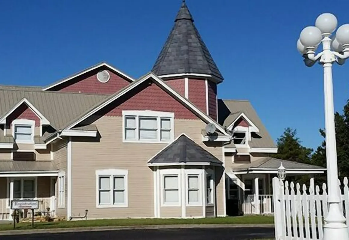 Candlelight Inn hotel hero