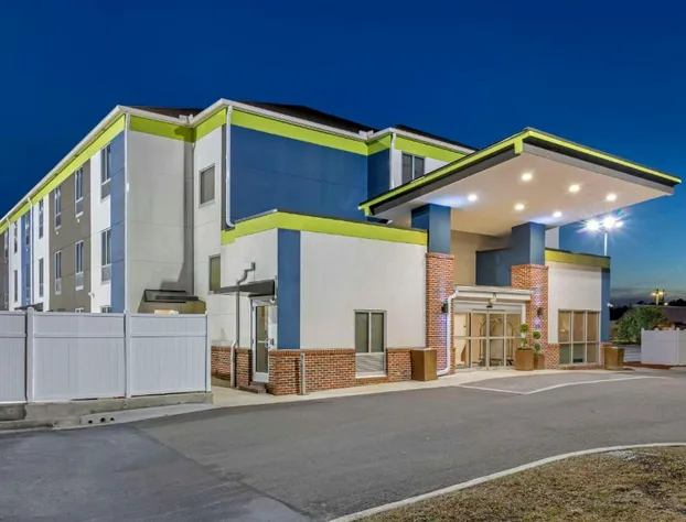 Comfort Inn & Suites hotel detail image 2