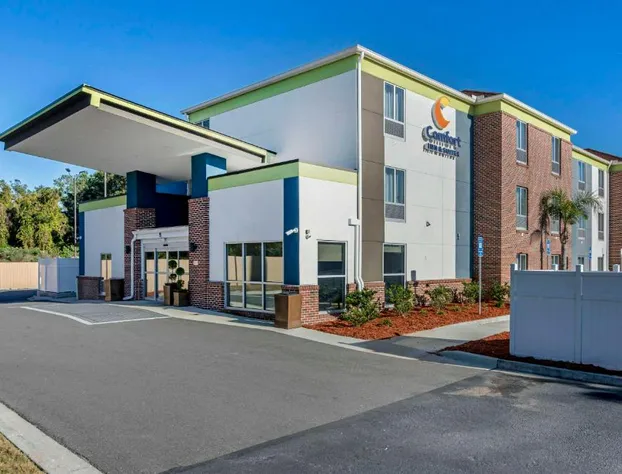 Comfort Inn & Suites hotel detail image 1