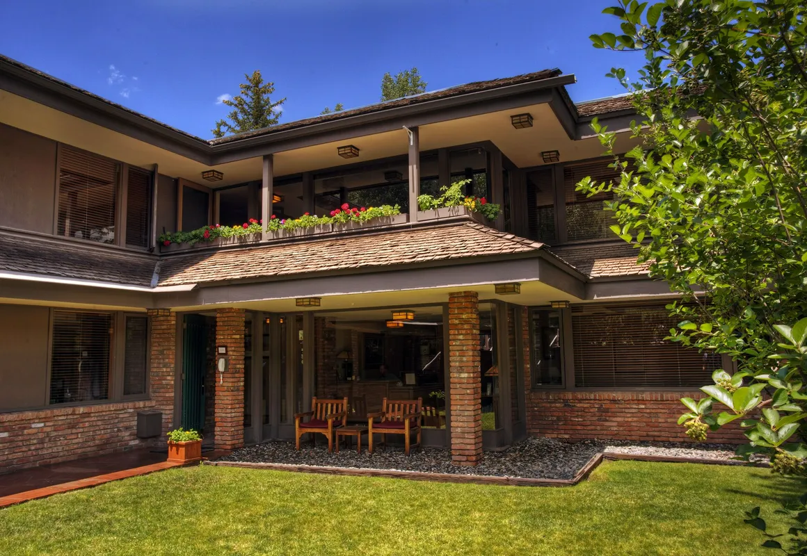 Hearthstone House hotel hero