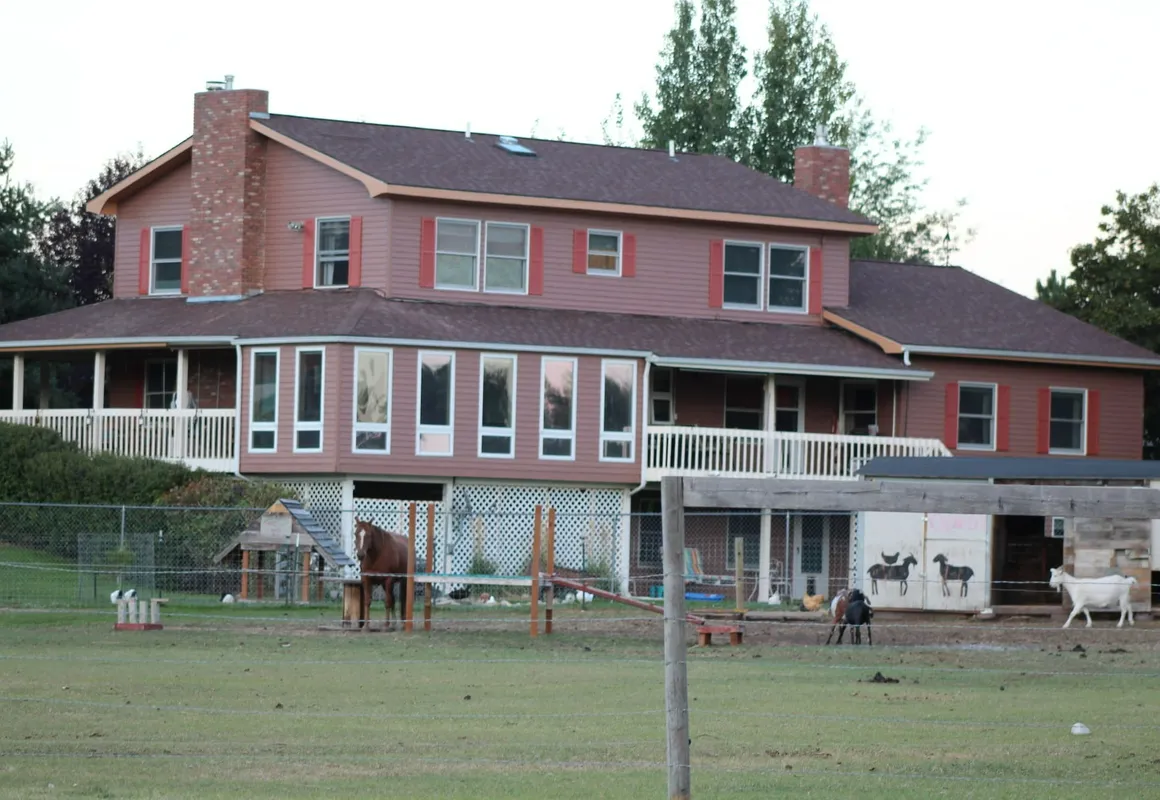 Bitterroot River B&B hotel hero