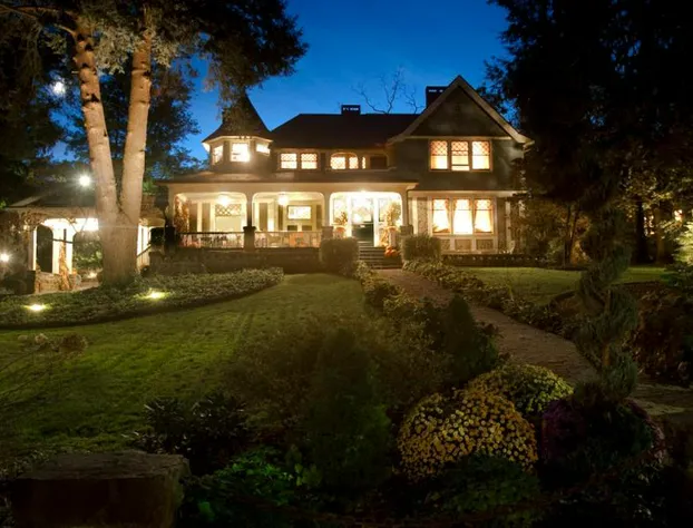 The Black Walnut B & B Inn hotel detail image 1