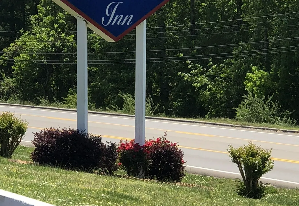 Budget Inn hotel hero