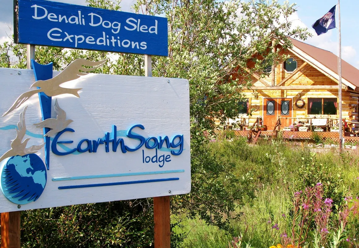 Earthsong Lodge hotel hero