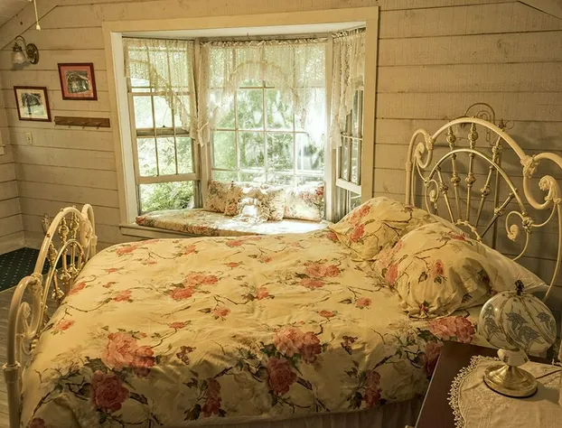 Sylvan Falls Mill B&B hotel detail image 4