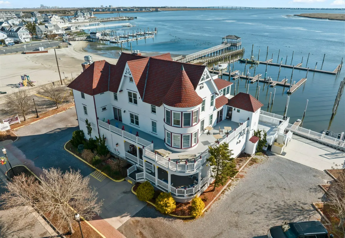 Tavern on the Bay Hotel & Marina hotel hero