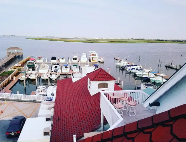 Tavern on the Bay Hotel & Marina hotel detail image 2
