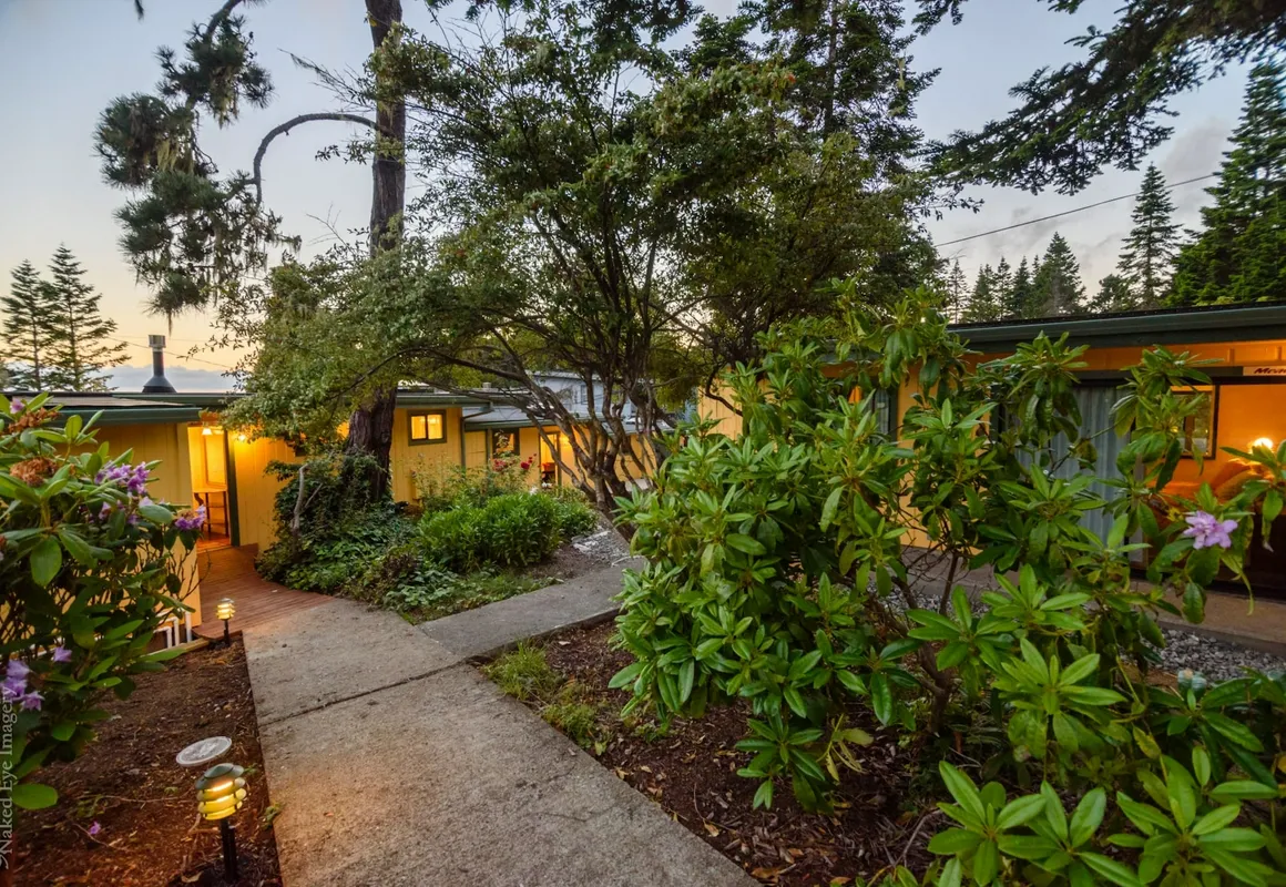 Inn at Buckhorn Cove hotel hero