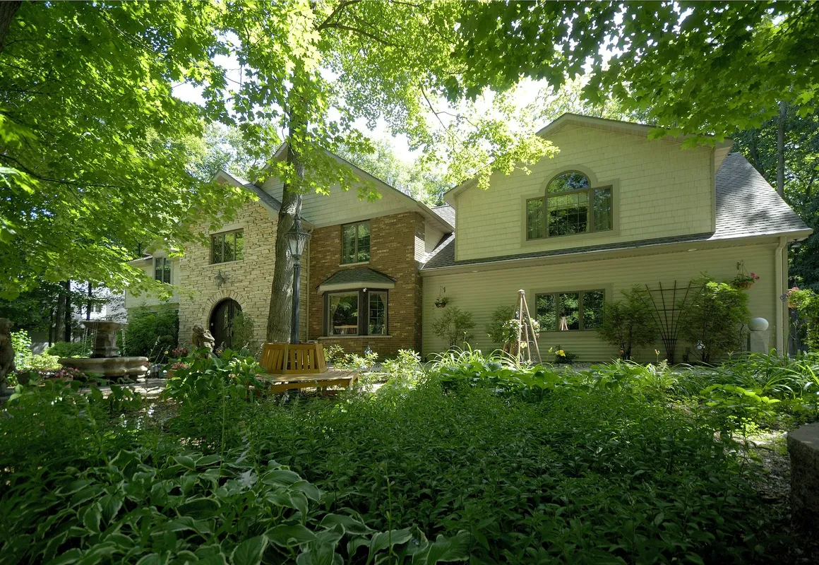 The Roost Bed and Breakfast hotel hero