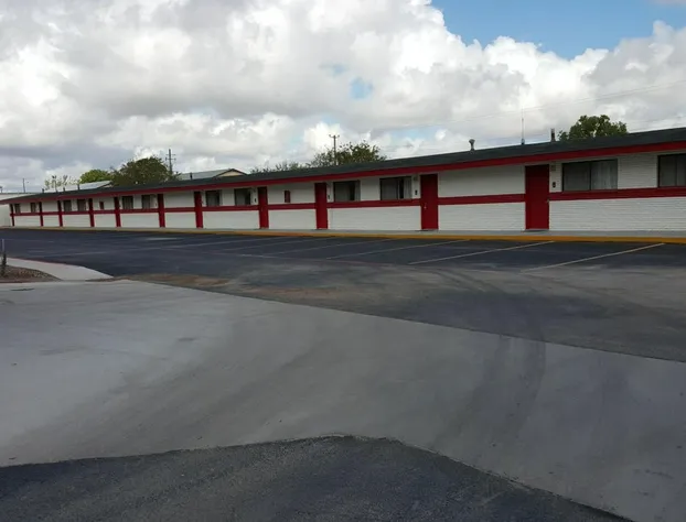 Luxury Inn & RV Park hotel detail image 3