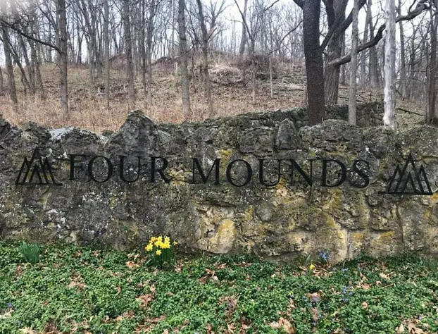 Four Mounds Inn hotel detail image 4