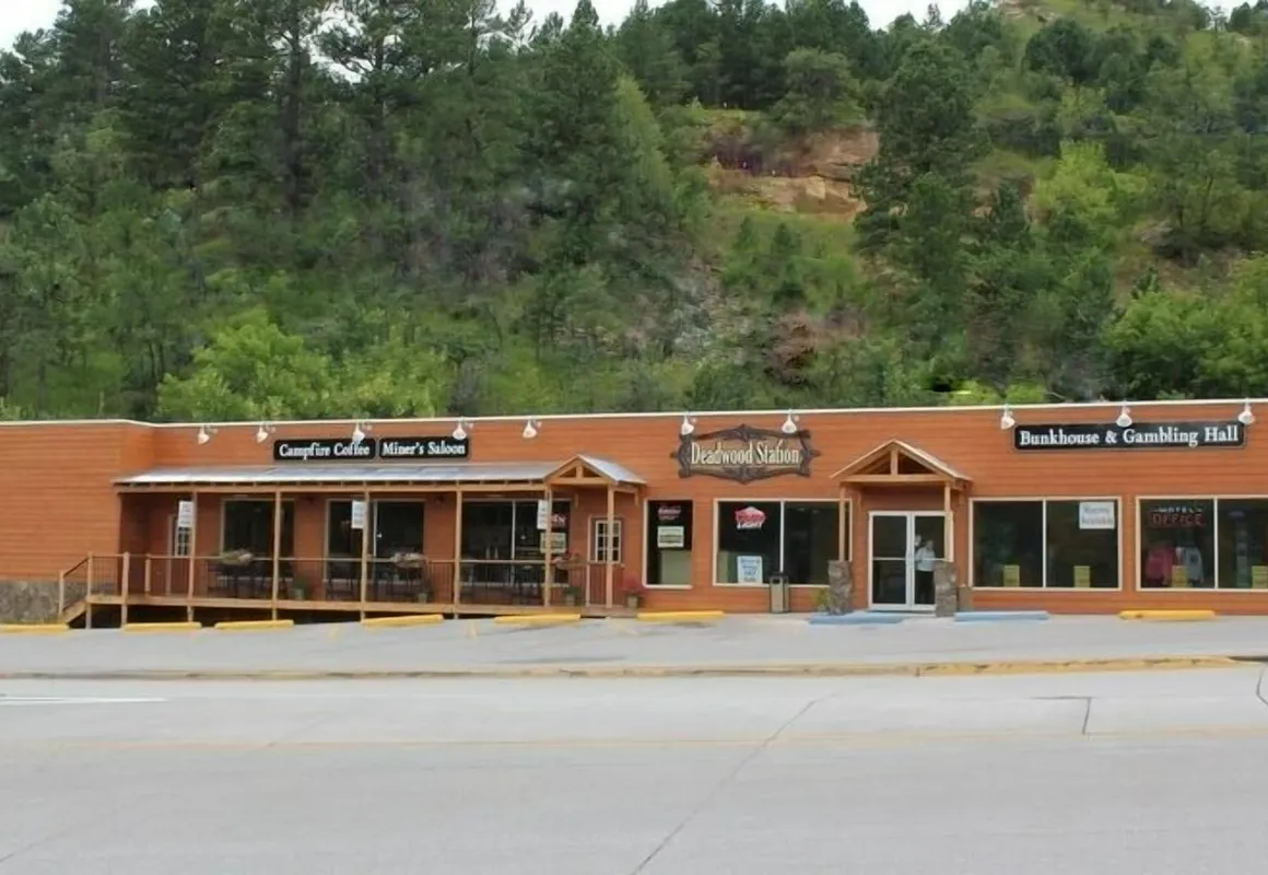 Deadwood Station Bunkhouse hotel hero