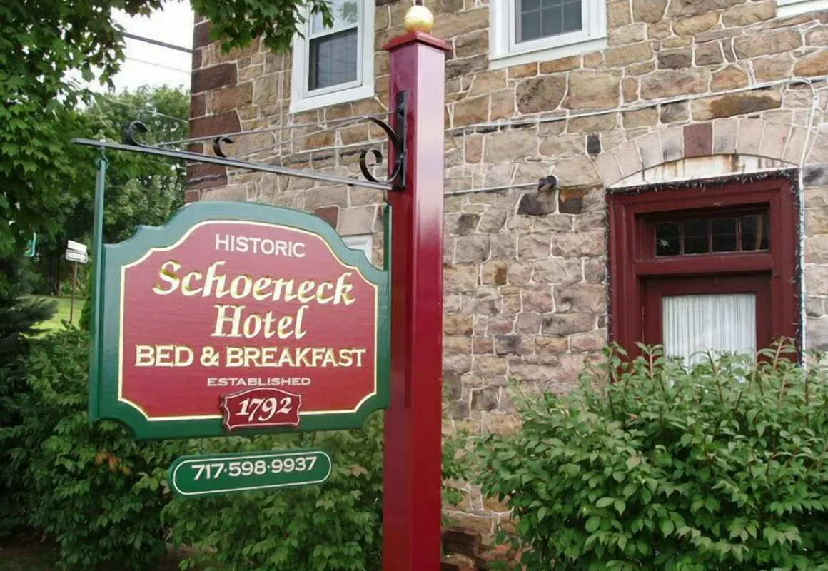 Historic Schoeneck Hotel B&B hotel hero
