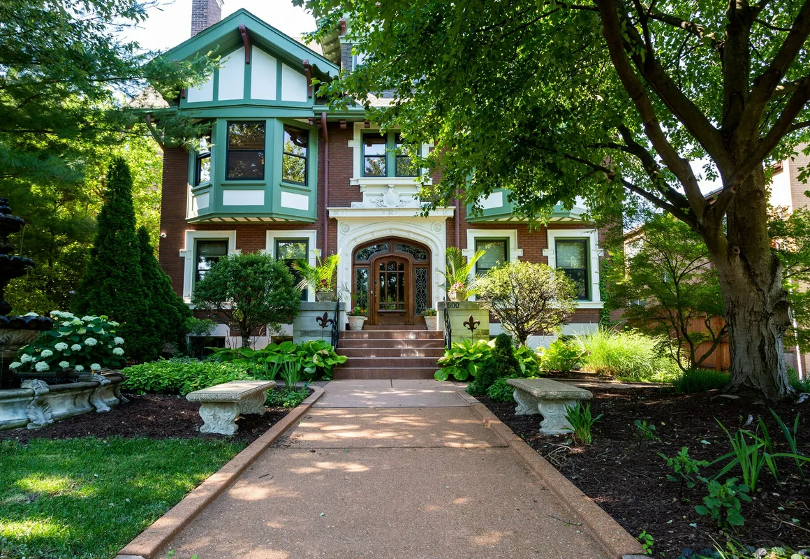 Fleur-de-Lys Mansion hotel hero