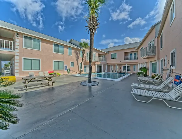 Pineapple Villas hotel detail image 4