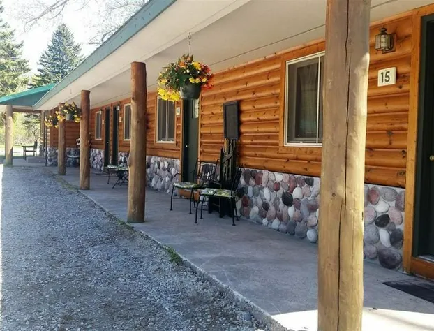 Hilltop Cabins and Motel hotel detail image 1