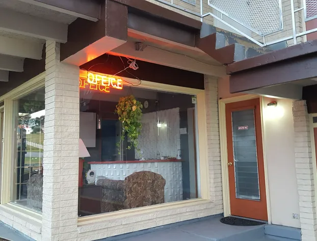 Breezwood Motel hotel detail image 1