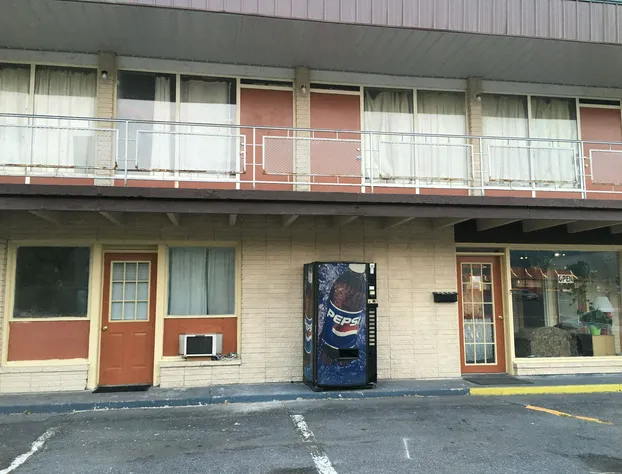 Breezwood Motel hotel detail image 2