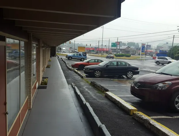 Breezwood Motel hotel detail image 4