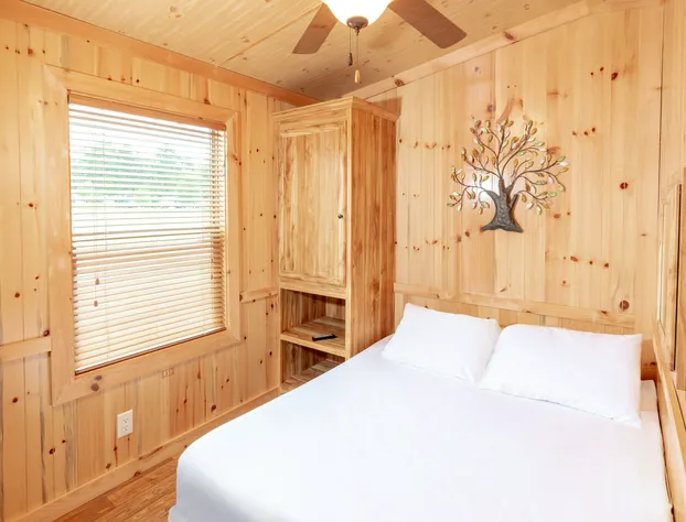 Sun Retreats Gun Lake hotel detail image 3