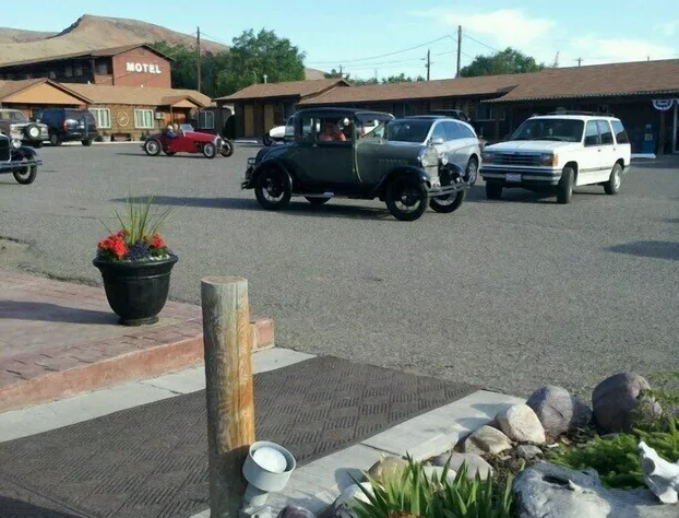 The Village Inn Motel and Restaurant hotel detail image 1